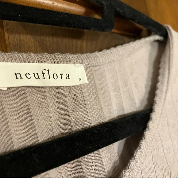 Neuflora Mallory top in dusty purple - Picture 3 of 4